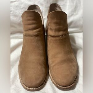 EUC Eileen Fisher Nubuck Leaf Suede 9 1/2 Slip On Booties